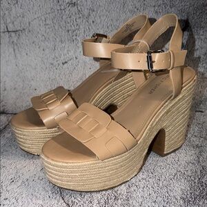 NEW Marc Fisher Tan Block High Heels Platform Sandals Size 9
